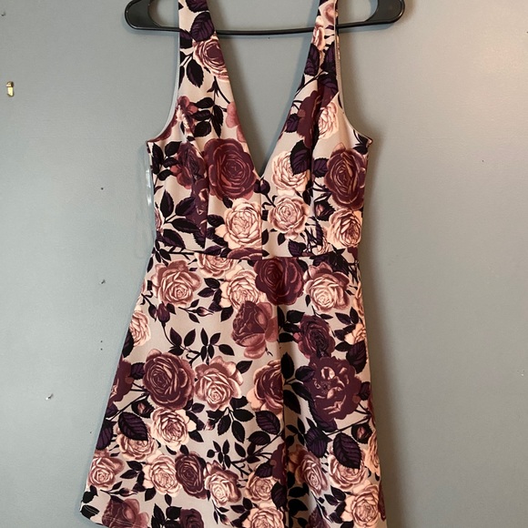 Dresses & Skirts - Floral Dress